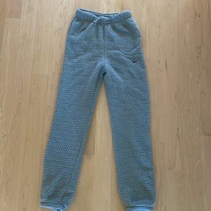 Nike therma-fit sweatpants size xs